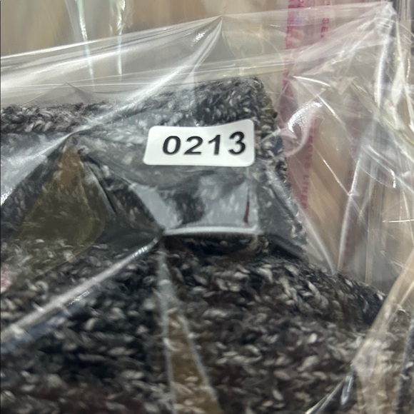 Thick Sweater  - Picture 6 of 6